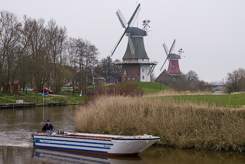 MühleD35_6099 als Smart-Objekt-1.jpg - Im Hintergrund die Zwillingsmühlen.
